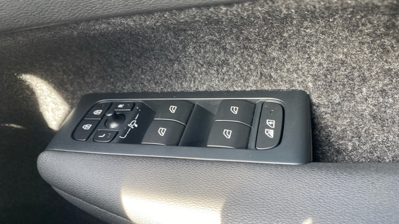 Volvo XC40 2.0 B3P Plus Dark 5dr Auto Petrol Estate